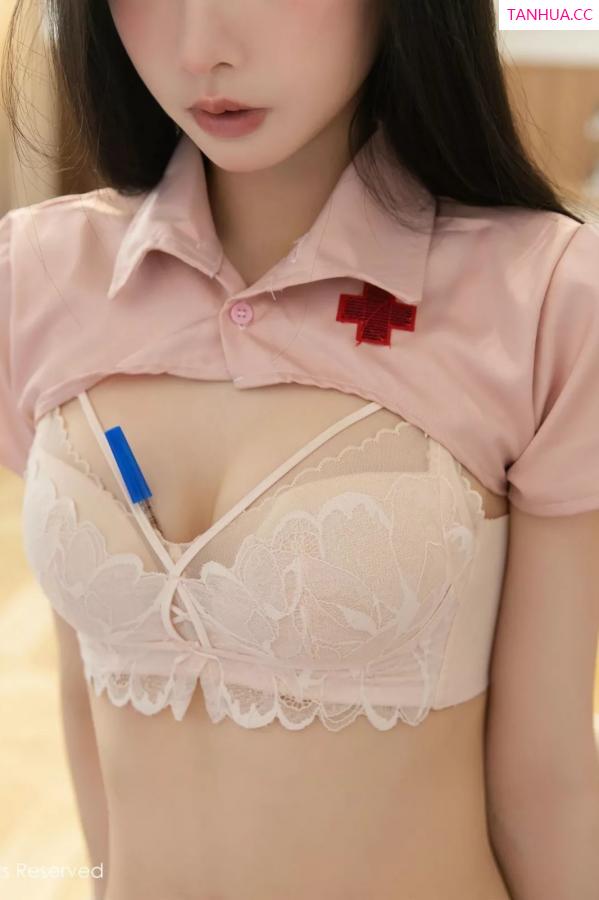 Carina Lee Carina布丁 [XiuRen]高清写真图 2025.05.09 No.10256 布丁wow 白色制服第74张图片